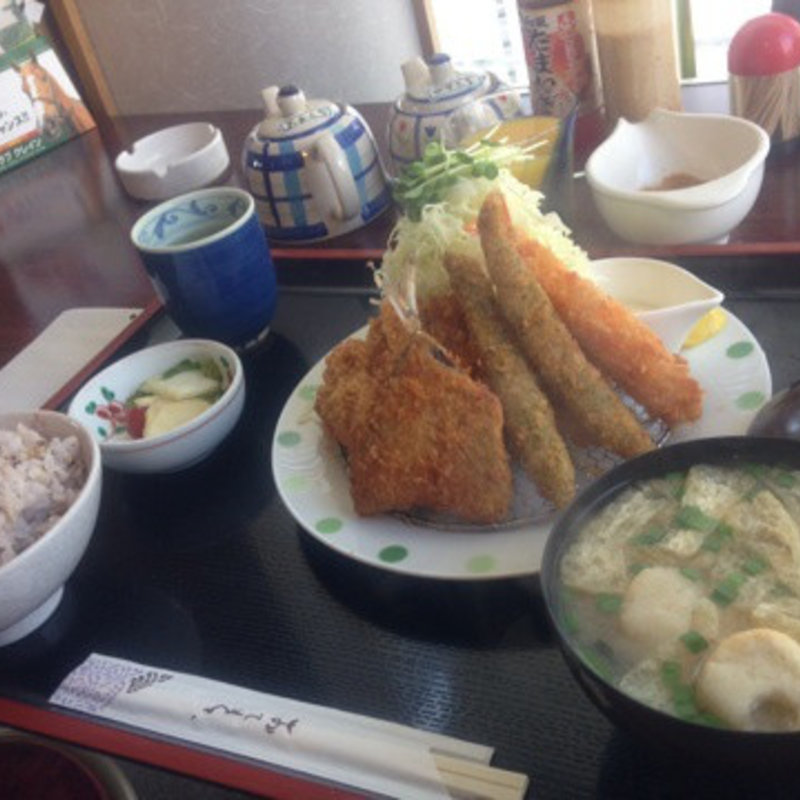 ミックスフライ定食(とんかつたつみや)