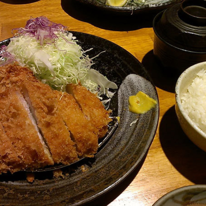 ロースとひれかつ定食(勝烈亭 新市街本店)