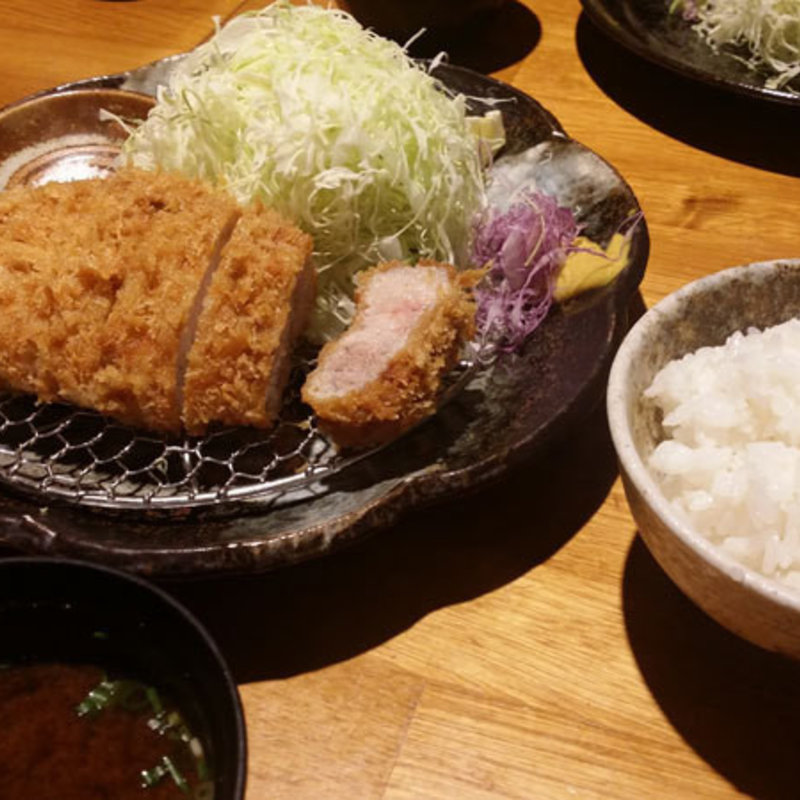 六白黒豚　ロースかつ定食(勝烈亭 新市街本店)