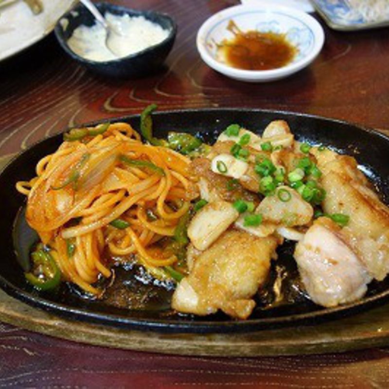 ガーリックチキンのナポリタン添え(味処なか川)