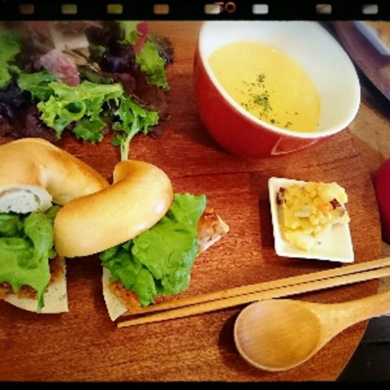 プレート（お豆のハンバーグベジラグーとみそソース）(ナチュラルベーグル歌 （ナチュラルベーグル ウタ）)