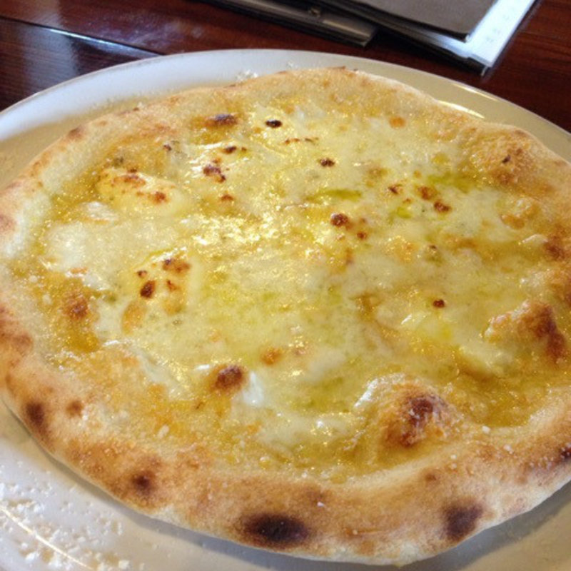 クアトロフォルマッジ(ナッカリーノ )