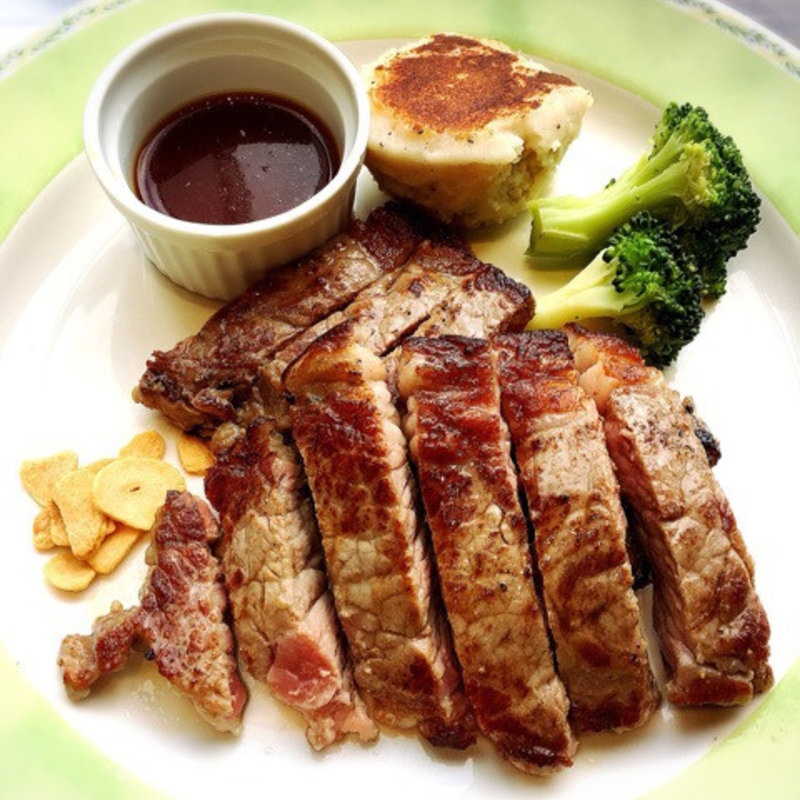 熟成サーロインステーキランチセット(有楽町 ステーキ naniwaen 有楽町 イトシア店)