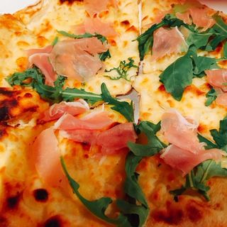 生ハムルッコラ(ナポリス ピッツァアンドカフェ ベイタウン本牧五番街店)