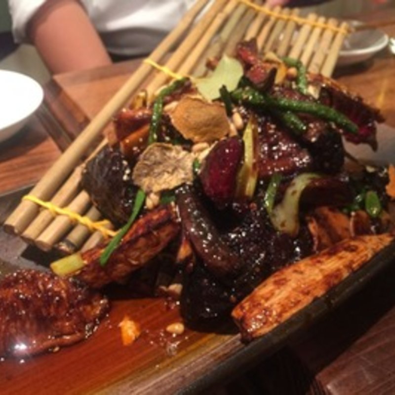 山盛り唐辛子と炒めた四川風鶏の一口唐揚げ(ナポレオン フィッシュ （Napoleon Fish）)