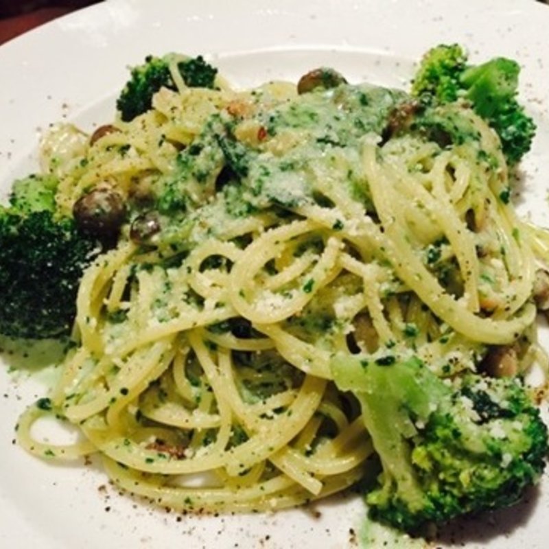 パスタ　キノコとブロッコリーのスピナッチクリームソース(ナンバー・エー)