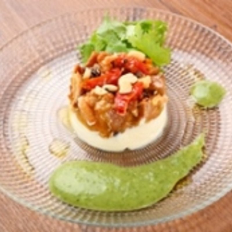 国産鶏塩麹ローストとカマンベールムース香菜泡ソース(N9Y BUTCHER'S GRILL NEWYORK 銀座店)