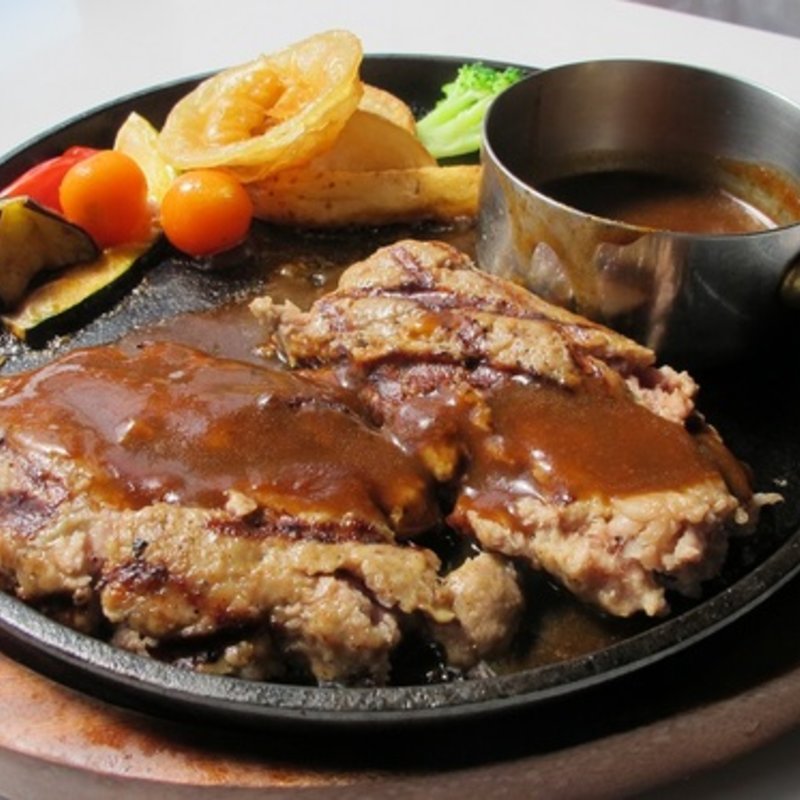 げんこつハンバーグ+パン+セット（サラダバー、スープバー）(にぐるまやダイニング)