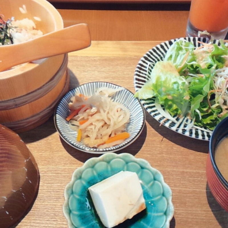 山かけ鶏そぼろ丼(ニッポンバールハチトラ （HACHITORA）)