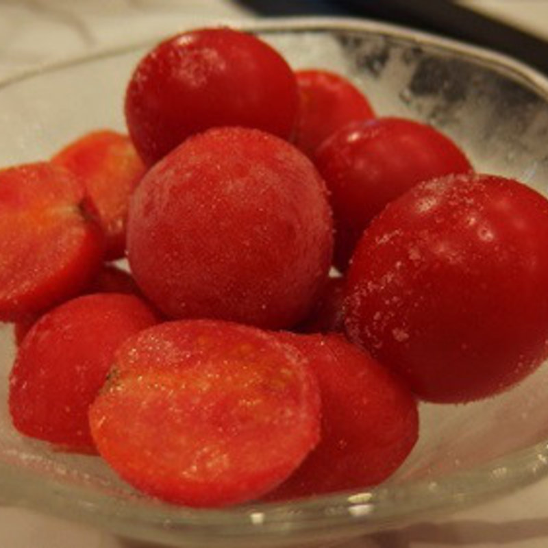 冷やしすぎた冷やしトマト(ニッポンまぐろ漁業団新橋店)