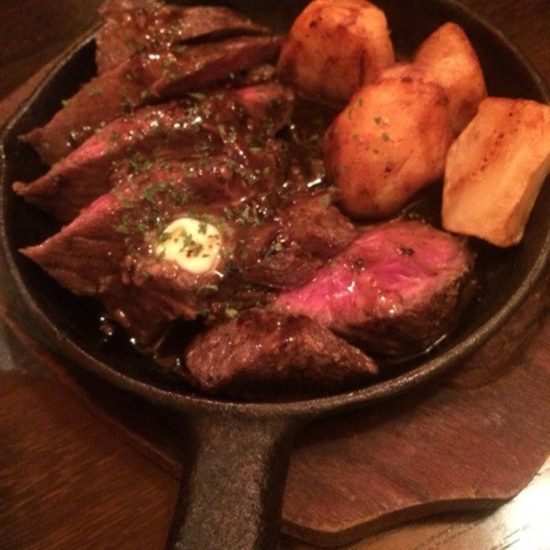 鉄板ステーキ(NINO TRAVIESO TEMMA)