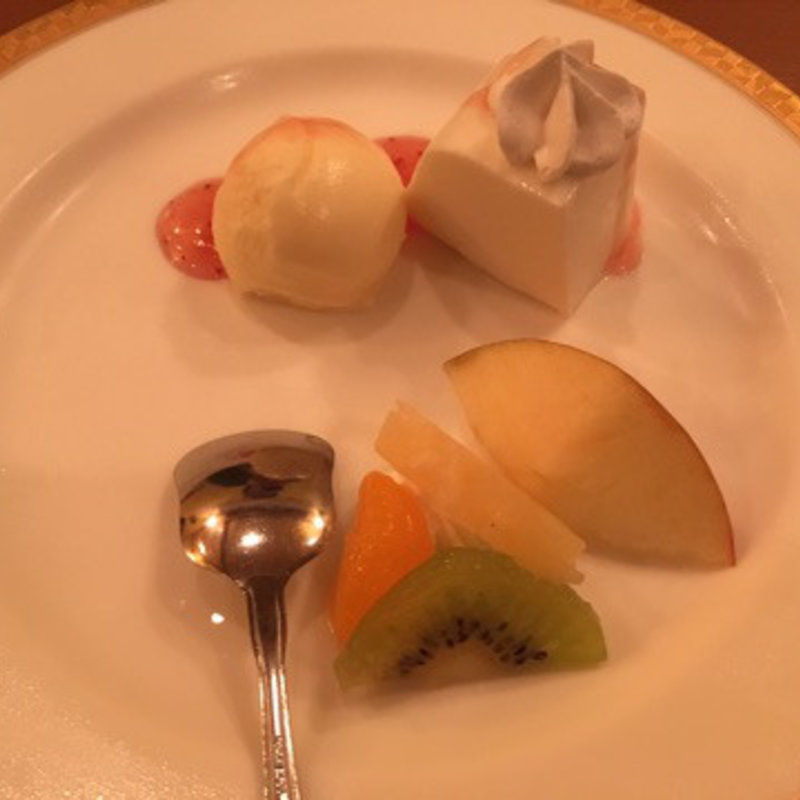 フルーツとアイスとケーキの同時盛り(にんじん・なす・とまと)