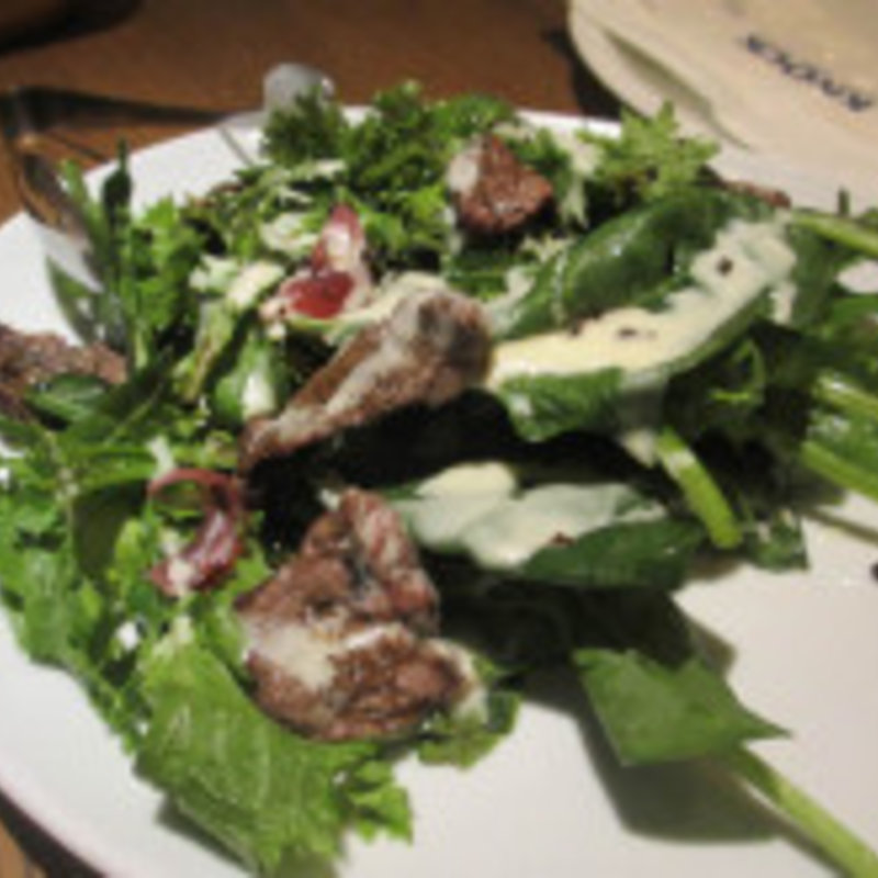 牛「ウチモモ」肉とほうれん草のサラダ
甘バルサミコ＆マヨネーズソース(KNOCK CUCINA BUONA ITALIANA 東京ミッドタウン店)