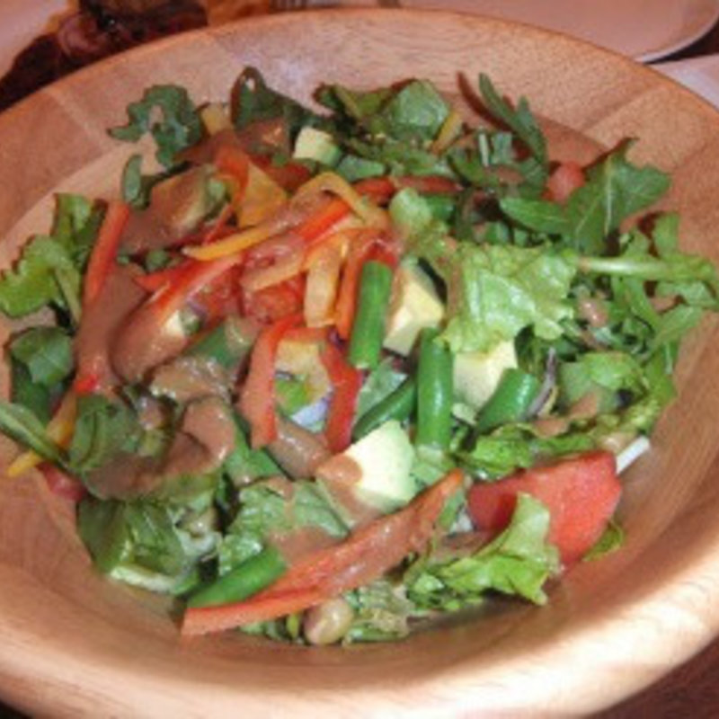 アボカドと１６種類のグリーンサラダ(ハース （Hearth）)