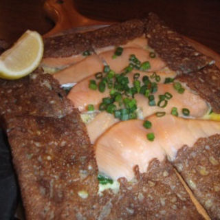 ノルマンド サーモンの瞬間スモークガレット(ハース （Hearth）)