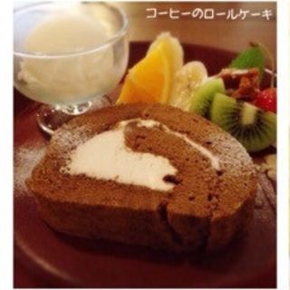 ロールケーキセット（アイスクリームとフルーツの盛り合わせ）(パーツシーカフェ （PARTS-C CAFE）)