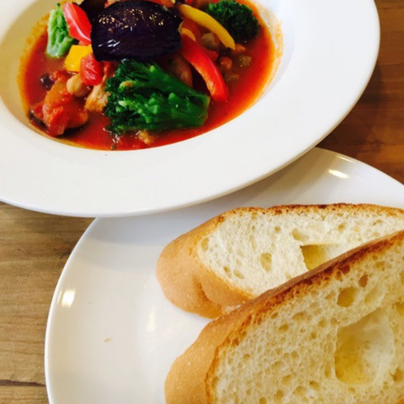 夏野菜とチキンのトマト煮込み(バーバスコーヒー （ＢＡＢＡ’Ｓ　ＣＯＦＦＥＥ）)