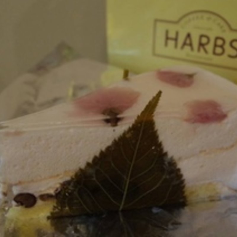 さくらケーキ ハーブス 丸ビル店 Harbs の口コミ一覧 おいしい一皿が集まるグルメコミュニティサービス Sarah