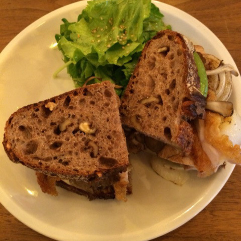 季節野菜とチキン&舞茸のドッピオサンド(パーラー江古田 （パーラーエコダ）)