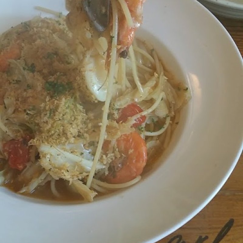 自家製きゃべつとえびとフレッシュトマトレモン風味(ピッツェリアパーレンテッシ)