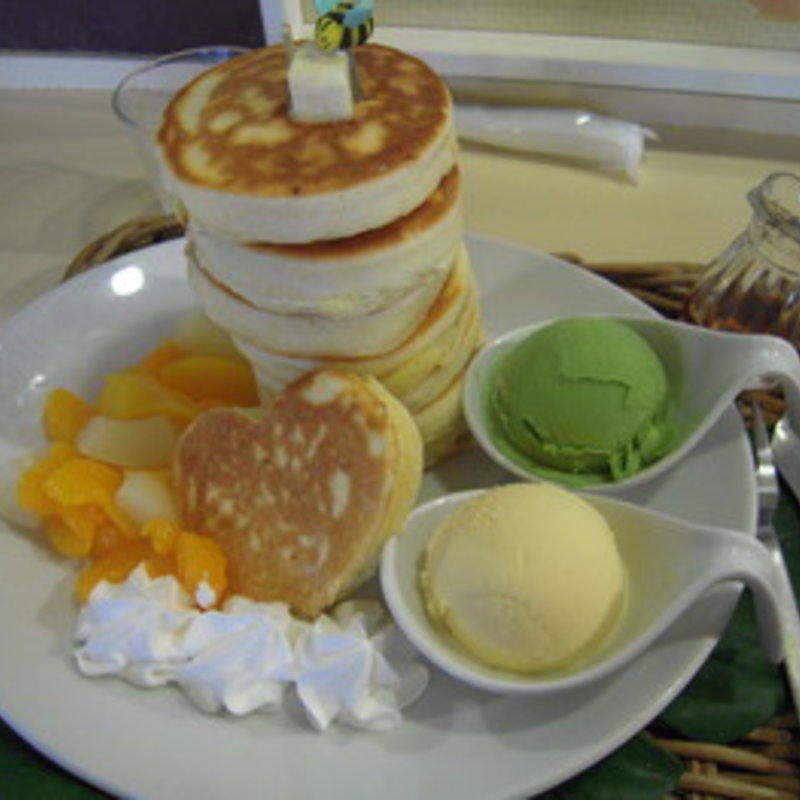 コンビ定食(エビバーグ）（エビからあげ）（エビヒレカツ）（バーグからあげ）(お食事の店 ハイジ)