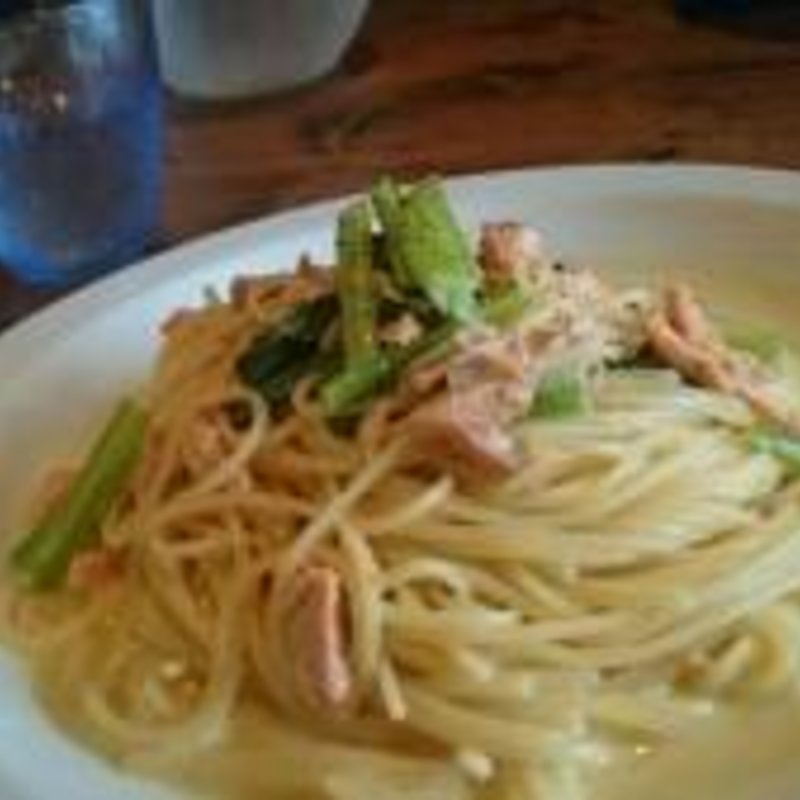 秋鮭と小松菜のクリームパスタ(バグダッド （CAFE&REST BAGDAD）)