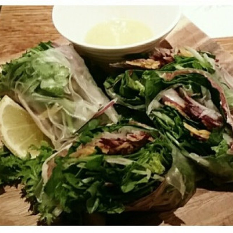 オーガニク野菜とパルマ産生ハムの生春巻き(イタリアンBUZZ GARDEN 上野店)
