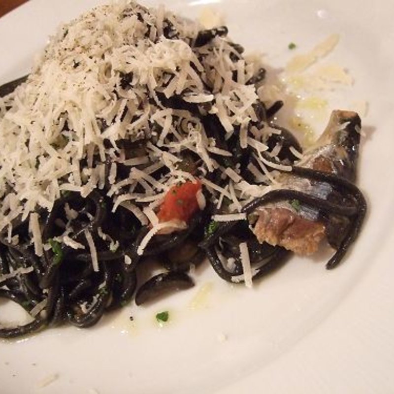 サンマ・オリーブ・ケッパーのイカスミ麺(パスタ エ ピッツァクリスティーズ )