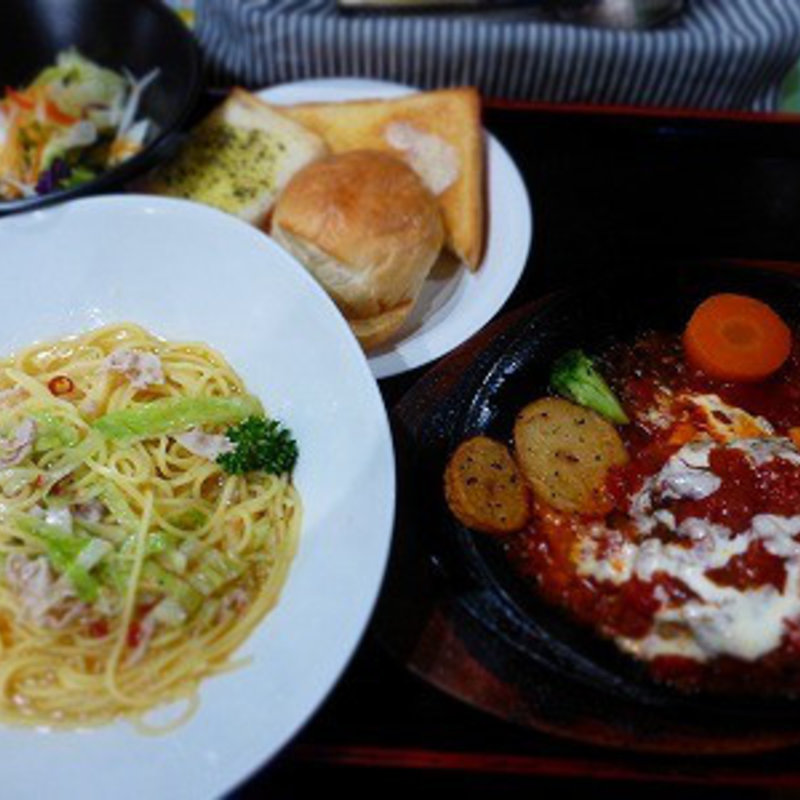 ペペロンチーノとハンバーグのセット(パスタカフェ 八乃森 )