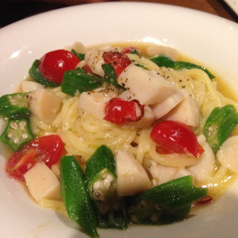 ホタテとオクラ、トマトのパスタ(パスタンティーコ (PASTANTICO))