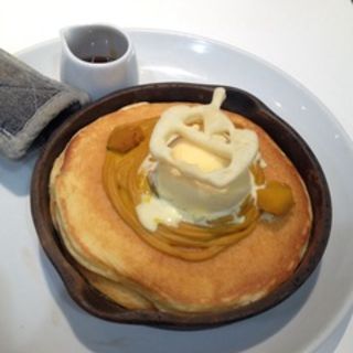 パンプキンチーズクリームのモンブラン窯出しハロウィンパンケーキ(バターグランデ アトレ恵比寿 （Butter GRAND）)