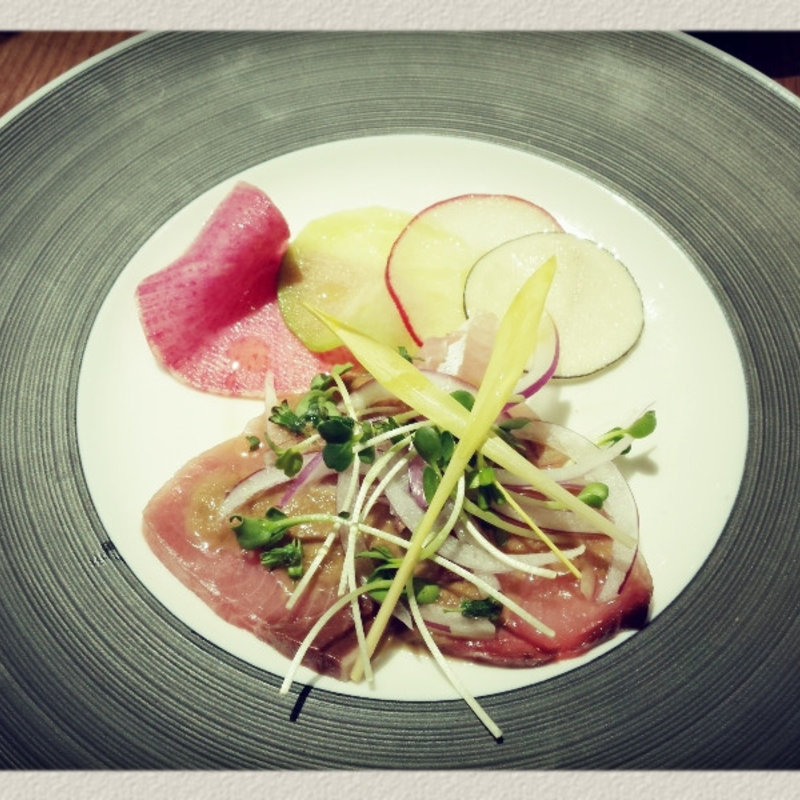 4色大根と寒ブリのｶﾙﾊﾟｯﾁｮ(ハタケ青山 （HATAKE AOYAMA）)