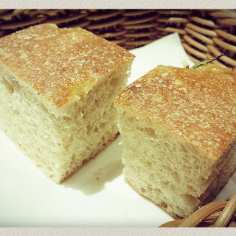 ローズマリー入りのパン(ハタケ青山 （HATAKE AOYAMA）)