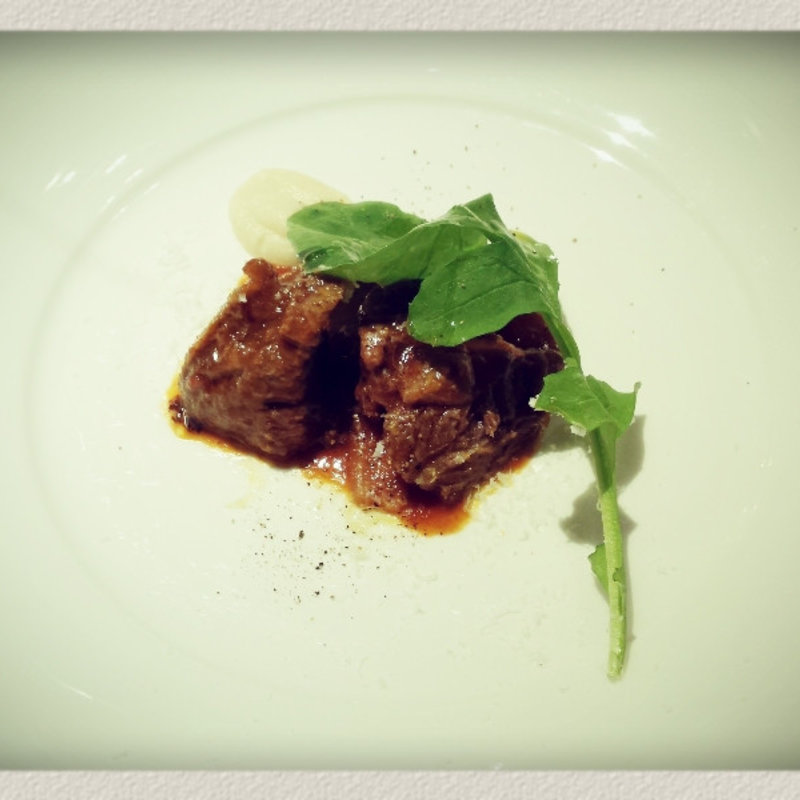 国産牛ホホ肉のポルチーニ煮込み　根セロリとリンゴのピューレを添えて(ハタケ青山 （HATAKE AOYAMA）)