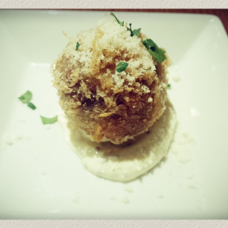 猪と白いんげん豆のクロケッタ　マスタードクリームソース(ハタケ青山 （HATAKE AOYAMA）)