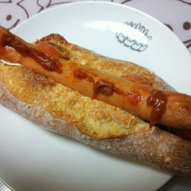 カレーウインナー(バックシュトゥーベ ツオップ （Backstube Zopf）)