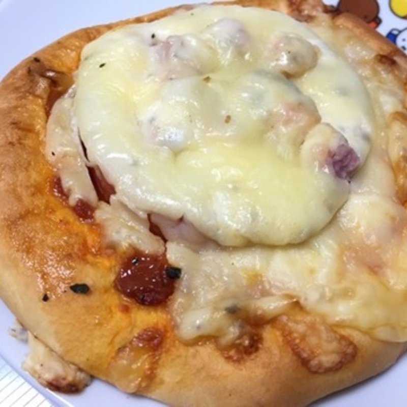 ベーコントマトピザ(バックシュトゥーベ ツオップ （Backstube Zopf）)