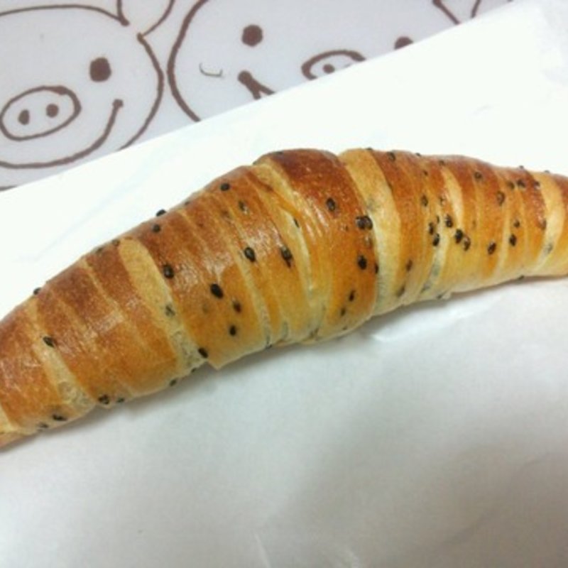 胡麻の角パン(バックシュトゥーベ ツオップ （Backstube Zopf）)