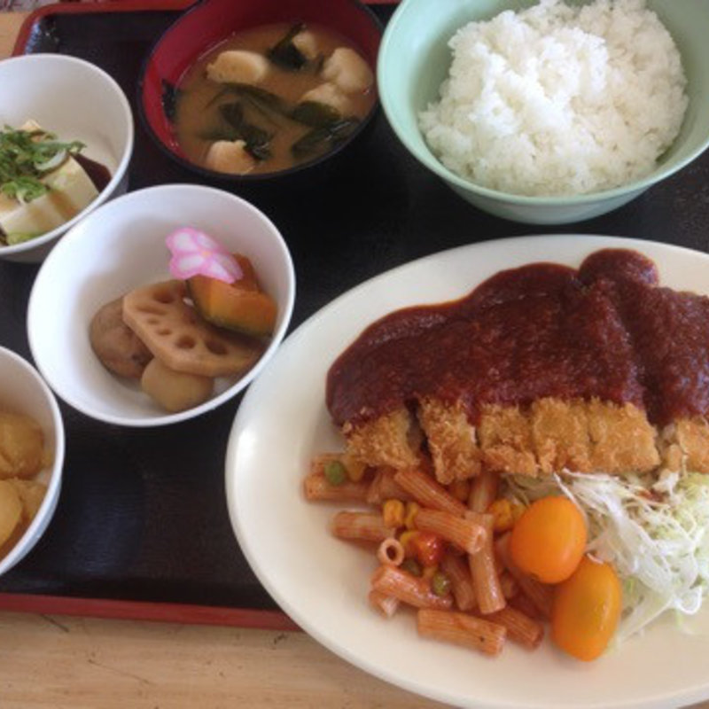 ロースカツ定食(はつね)