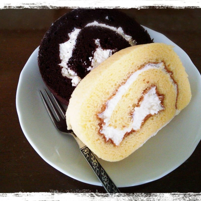 ロールケーキ（プレーン・ショコラ）(パティスリーもへじ )