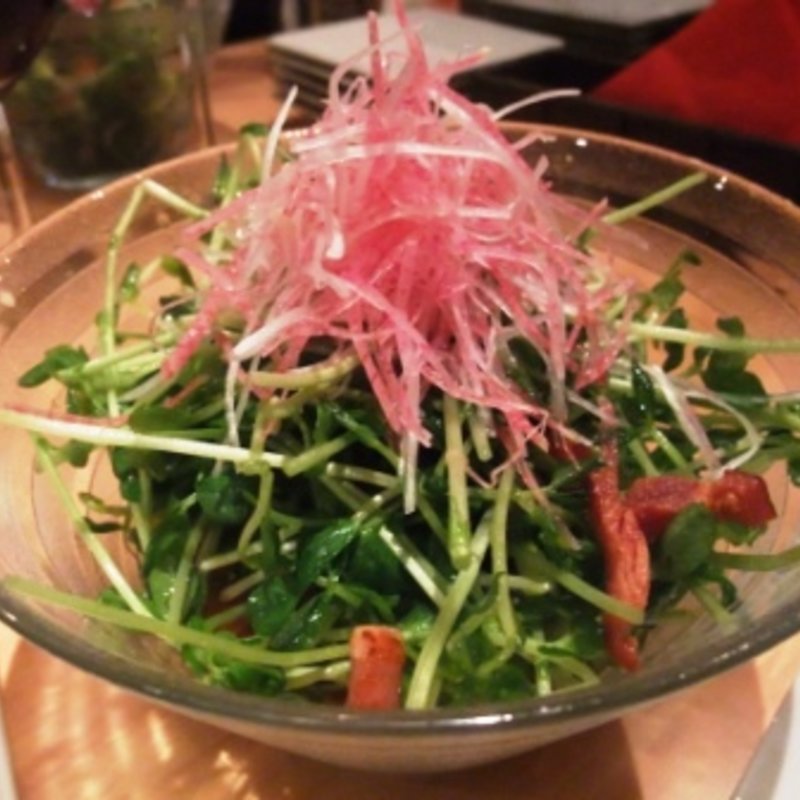 はなたれ豆苗サラダ(曾根崎鉄板食堂 はなたれ)