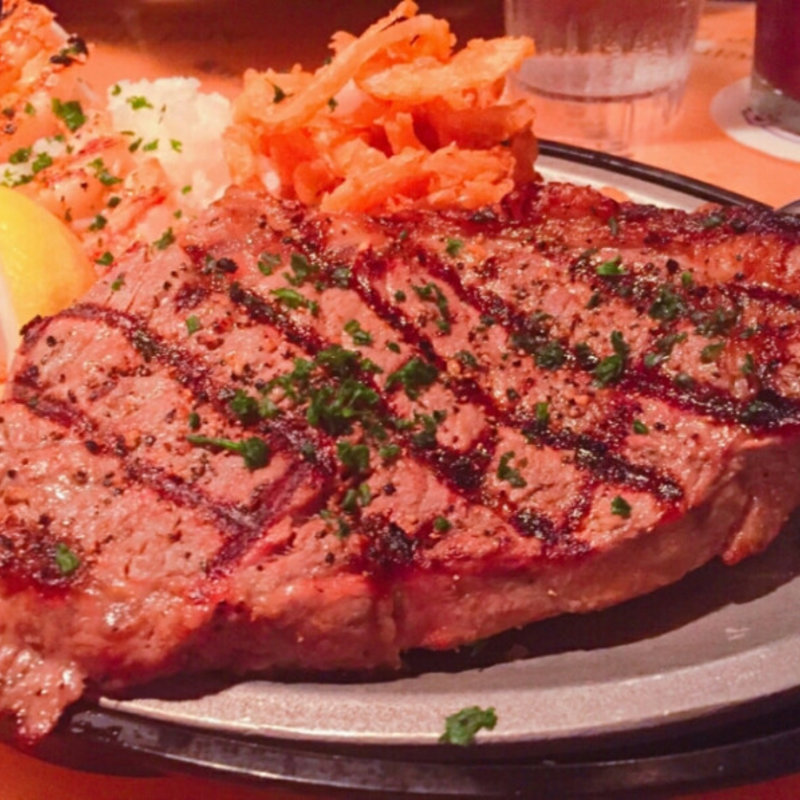 ステーキ
シュリンプ串焼きオニオンフライ(ババ・ガンプ・シュリンプ 東京)