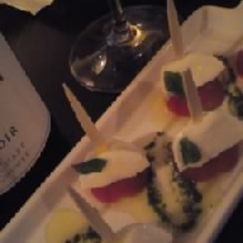 ミニトマトとモッツァレラのカプレーゼ(パブ カーディナル 銀座店)