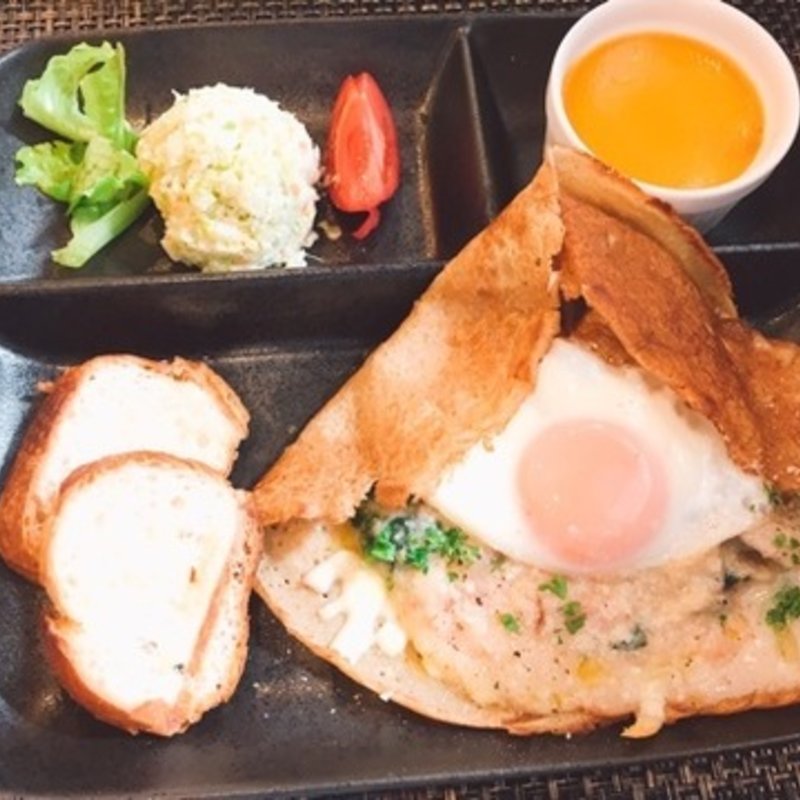 きのこクリームのそば粉ガレット(和イタリアン食堂 Humton (はむとん))