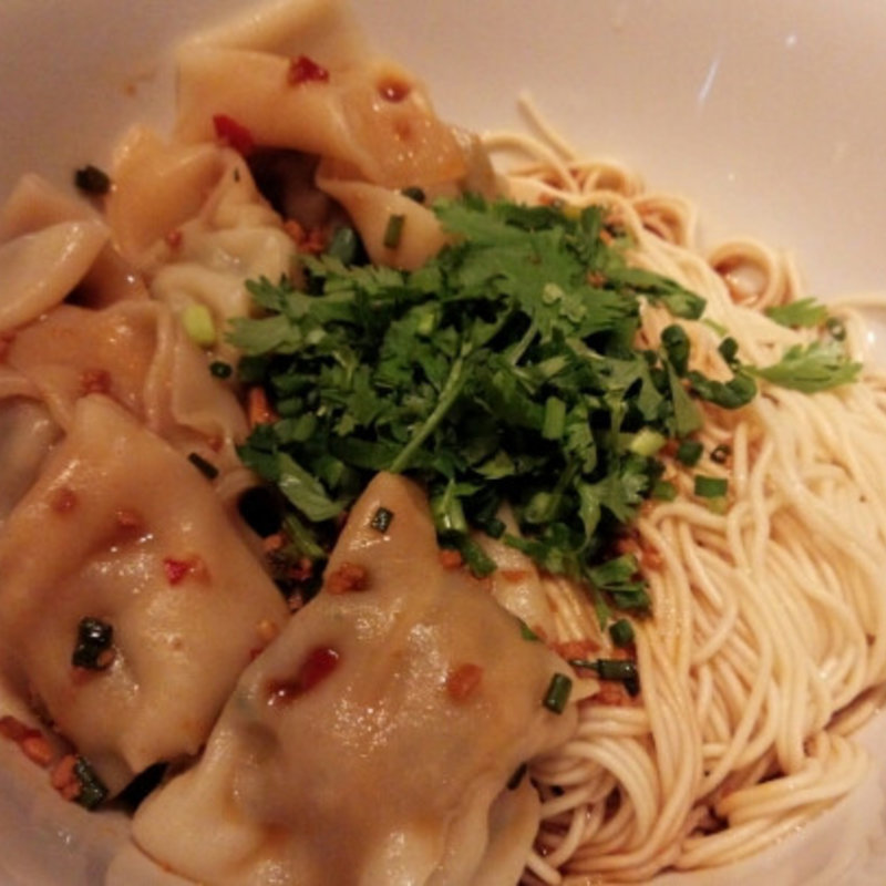 ワンタンのチリソース和え麺(パラダイス ダイナシティ)