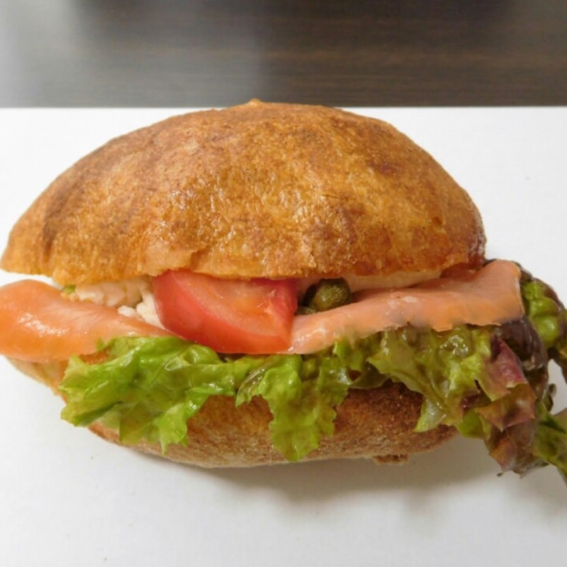 スモークサーモンのサンド(パリアッシュ （PARIS-h）)