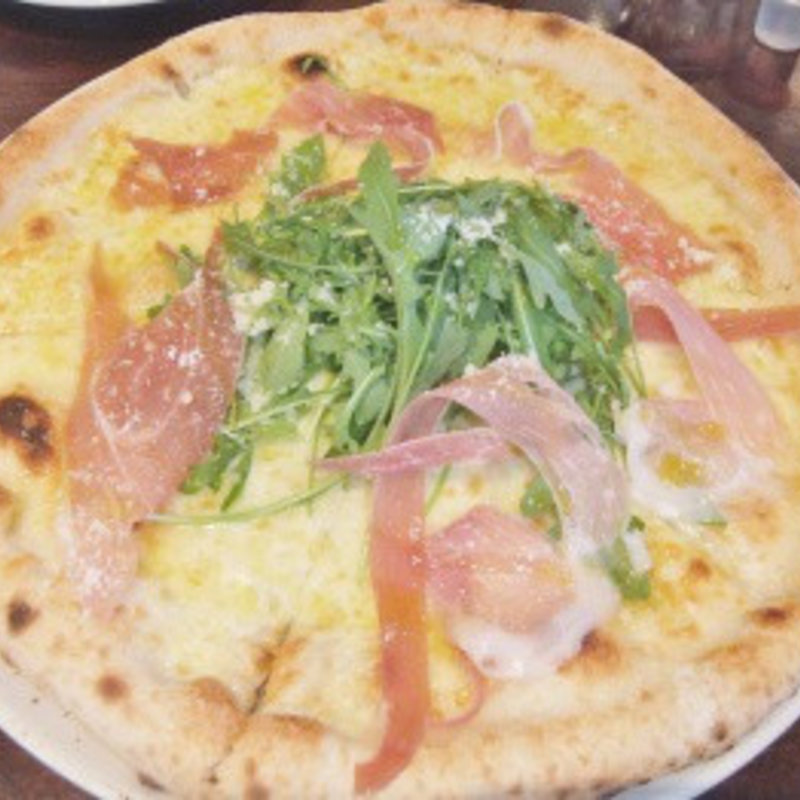生ハムとルッコラのピッツァ(パリアッチョ 深川ギャザリア店)