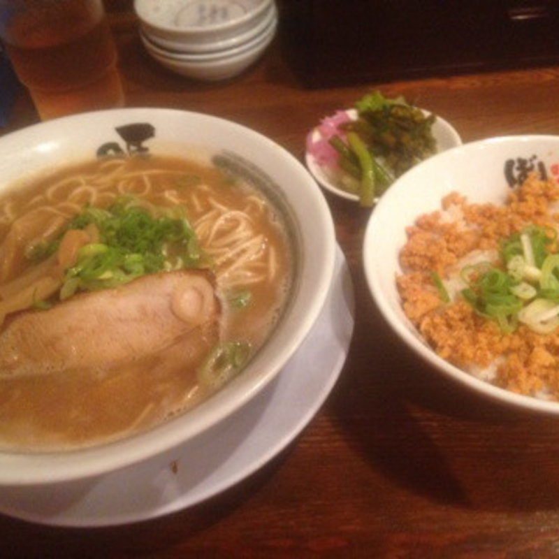 鶏そぼろ丼(ばり馬ラーメン)