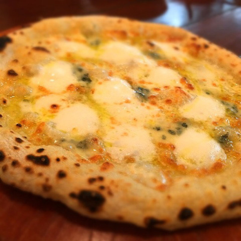 クアトロのピザ(バル ブルローネ （Bal BurLone）)