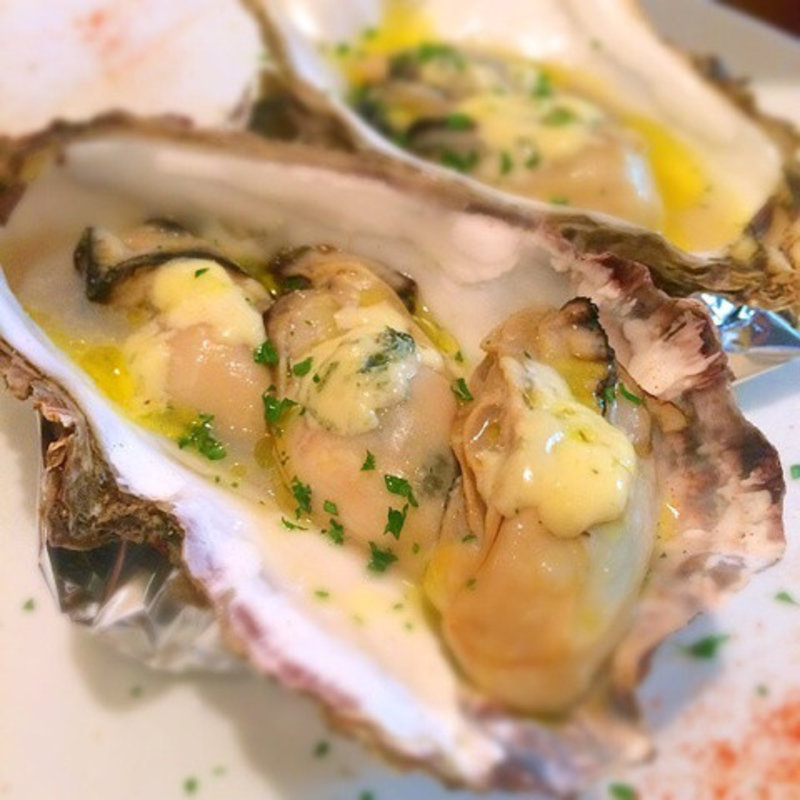 牡蠣のチーズ焼き？チーズオイル焼き？(バル ブルローネ （Bal BurLone）)